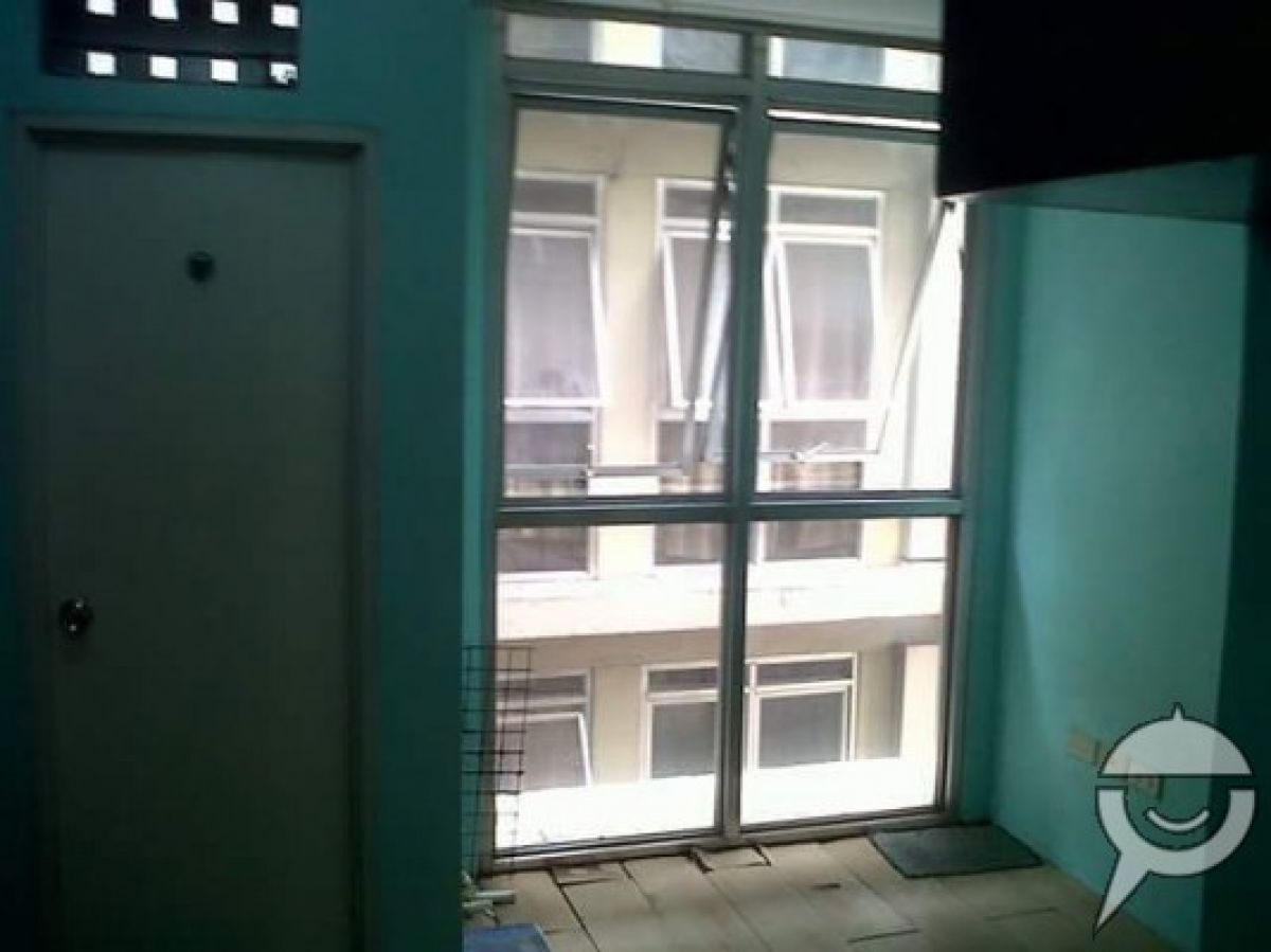 Studio unit at diamond tower residences02