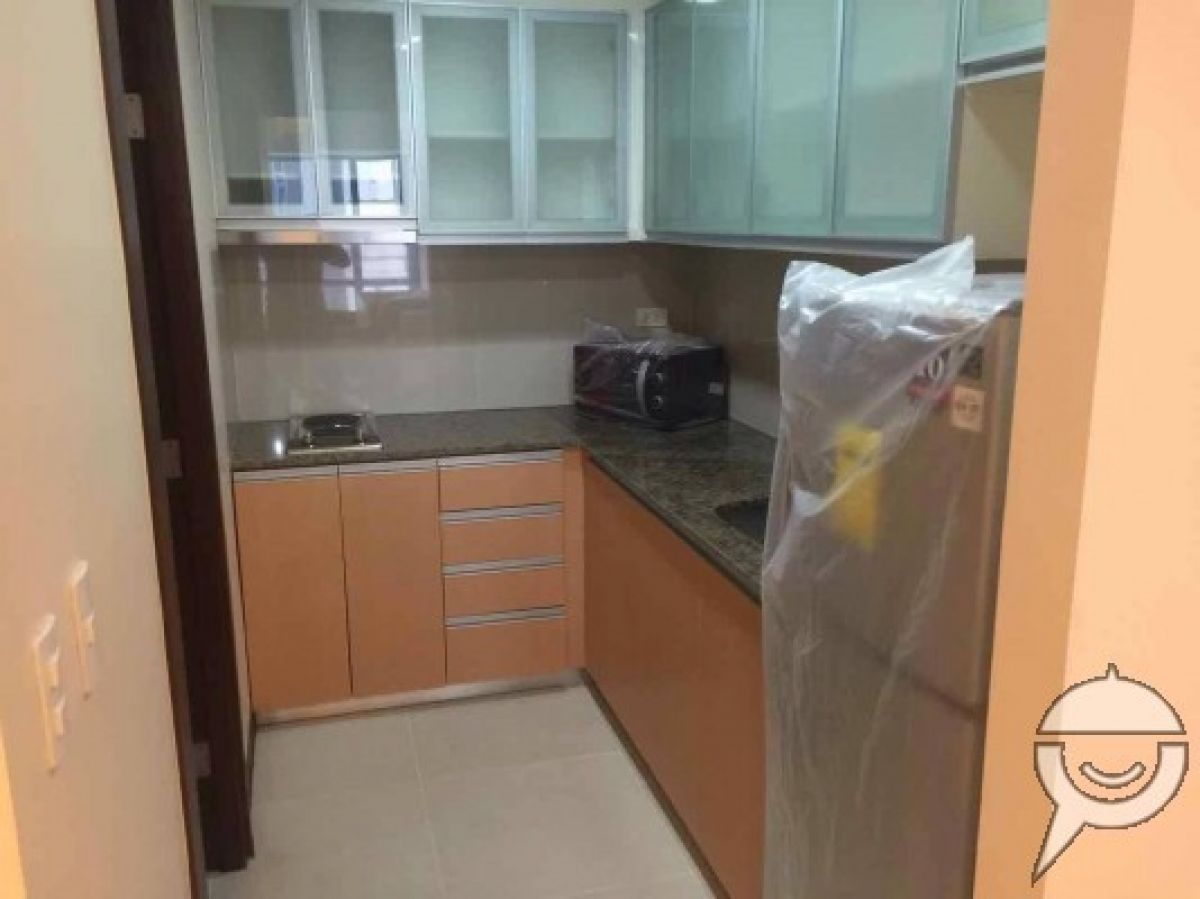 1 Bedroom with Parking Slot @ Two Central Makati04