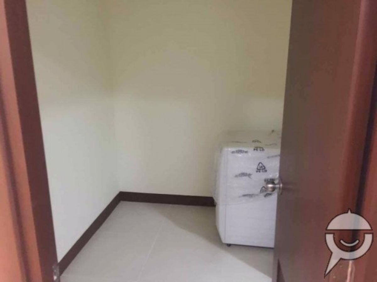 1 Bedroom with Parking Slot @ Two Central Makati05