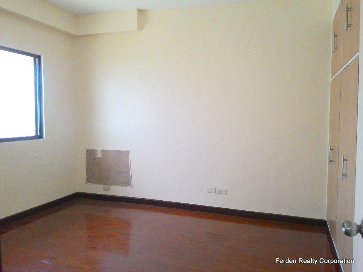 Spacious 2 Bedroom Condominium for Rent in Pasig City02