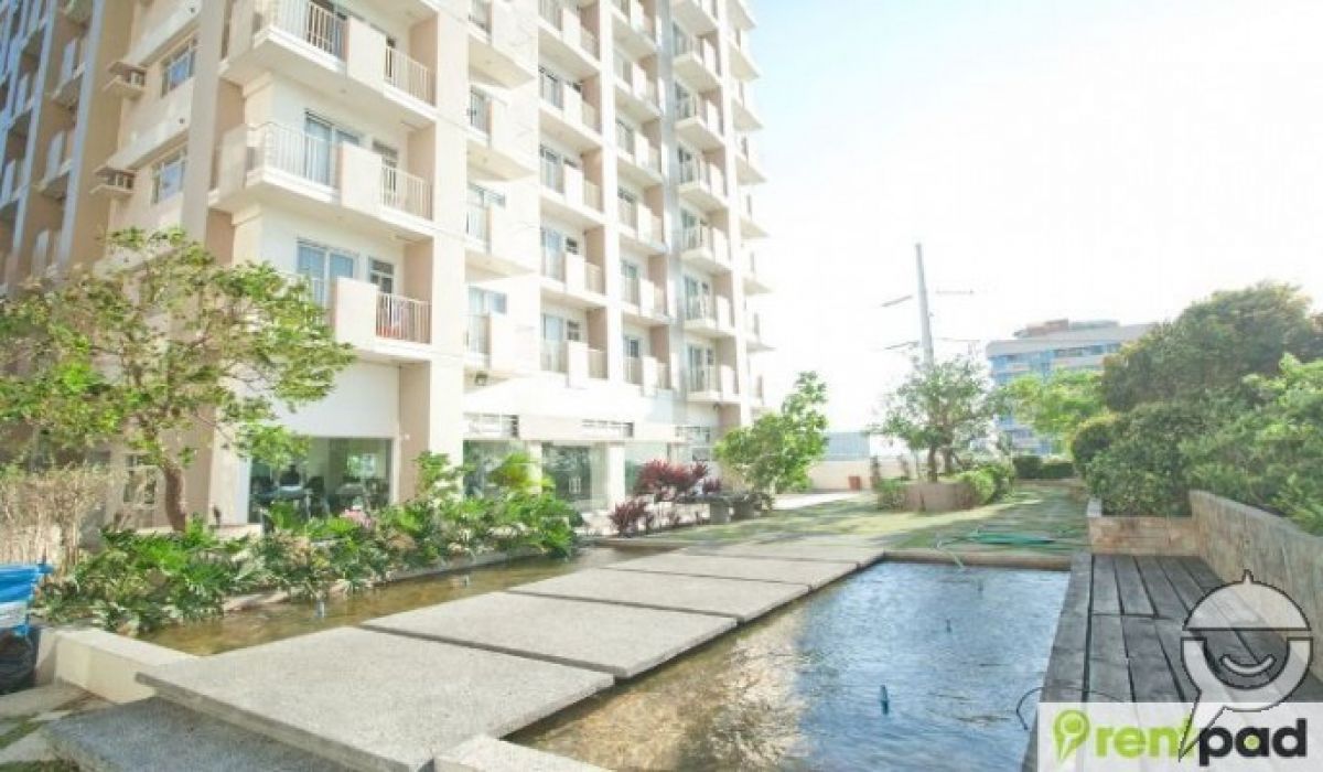 Newly Fully Furnished 1 BR Condo with Balcony in Makati02