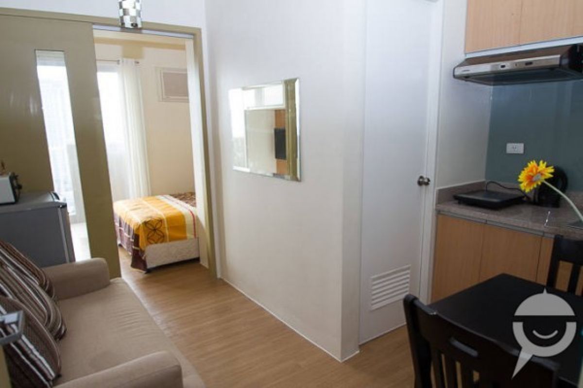Newly Fully Furnished 1 BR Condo with Balcony in Makati05