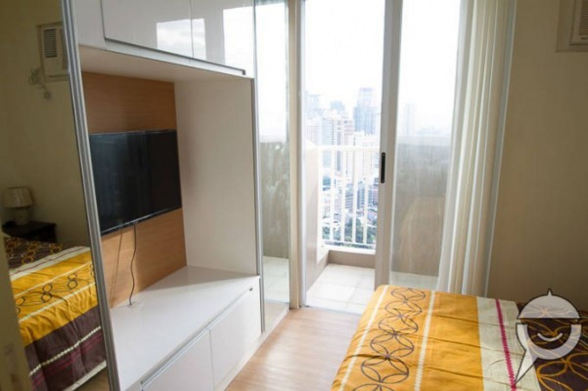 Newly Fully Furnished 1 BR Condo with Balcony in Makati06