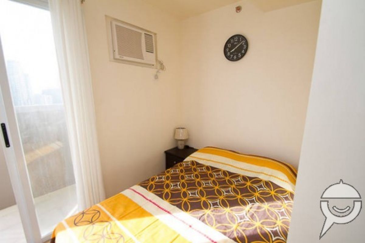 Newly Fully Furnished 1 BR Condo with Balcony in Makati07