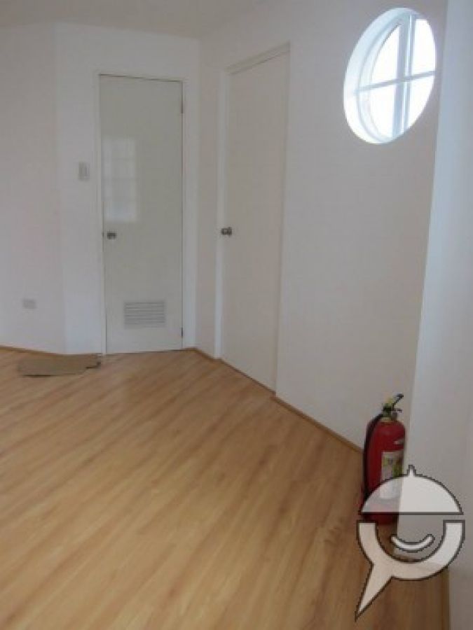 Studio Unit Bare in Jose Bldg Kamuning05