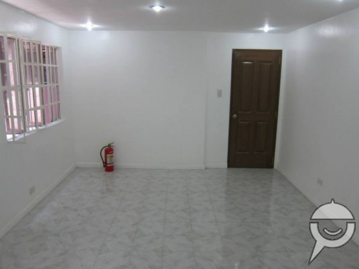 Studio Unit Bare in Jose Bldg Kamuning07