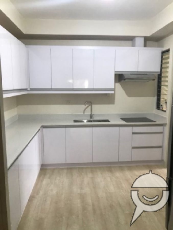 Rent 3 Bdrm Furnished Condo - Makati  (Spacious - 150 sq m)07