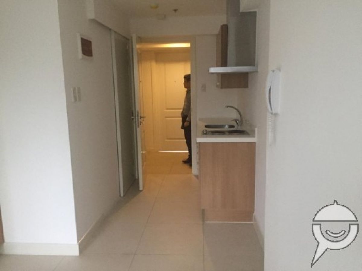 Unfurnished 1BR Commonwealth Residences nr Ever Gotesco Quezon City03