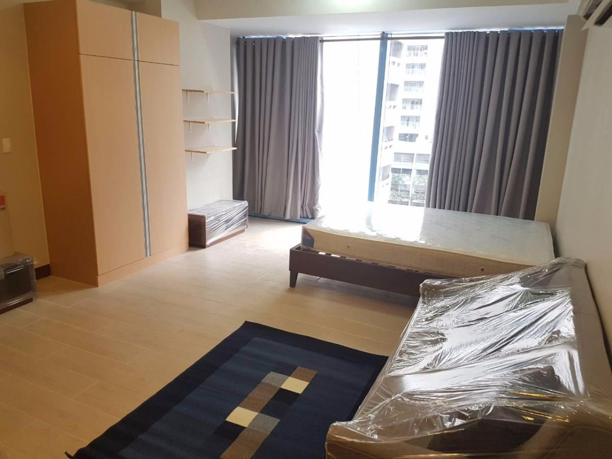 Studio Condo For Rent in Three Central Makati Near PBCom and RCBC Furnished02