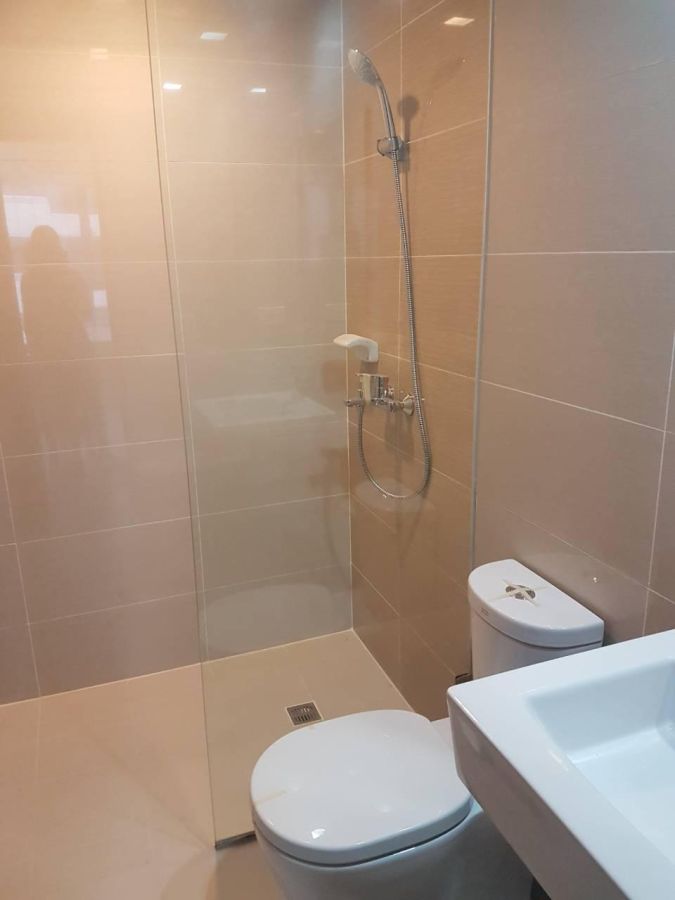 Studio Condo For Rent in Three Central Makati Near PBCom and RCBC Furnished06