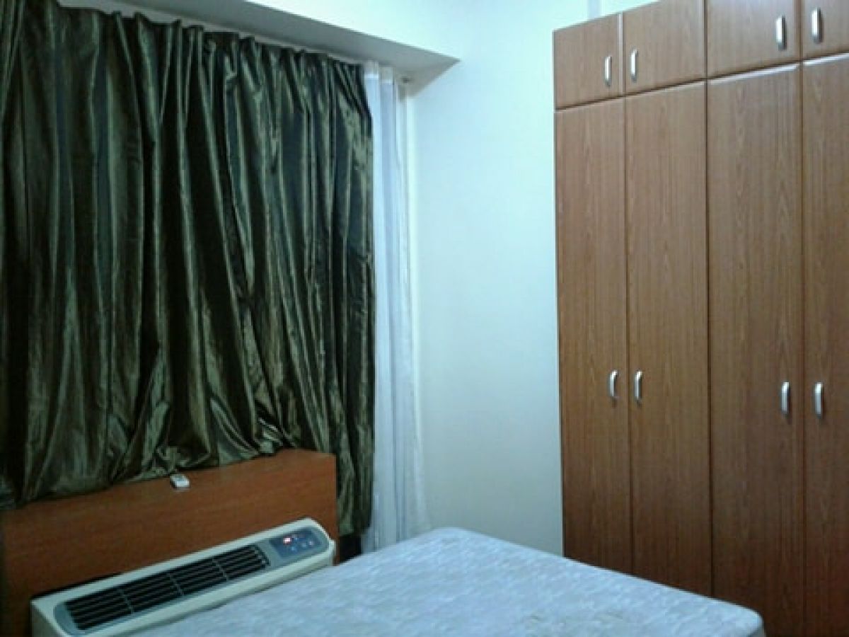 "Fully Furnished Eastwood Condo, inclusive of assoc dues and wifi and cable"04
