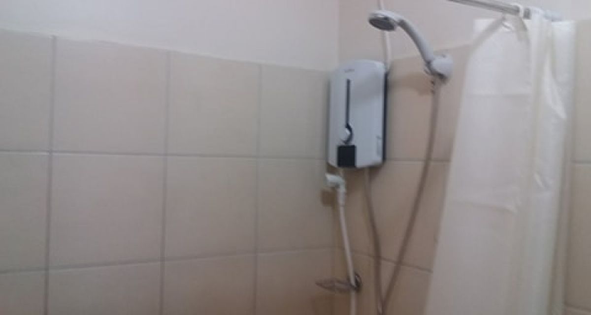 "Fully Furnished Eastwood Condo, inclusive of assoc dues and wifi and cable"07