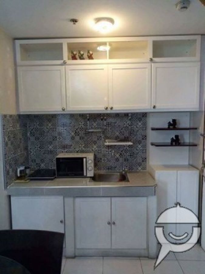 Fully furnished and stylish condo beside GMA MRT07