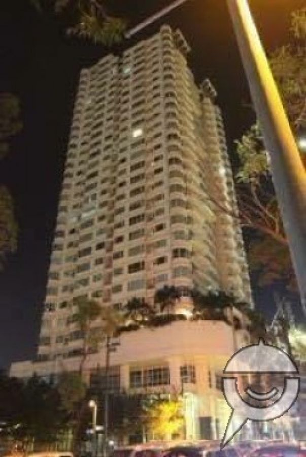For Rent Spacious 2 Bedroom Unit in Seibu Tower Bonifacio Global City08