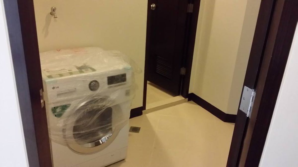 "One Central, 1 Bedroom, Furnished, 56 sqm, Makati City"09