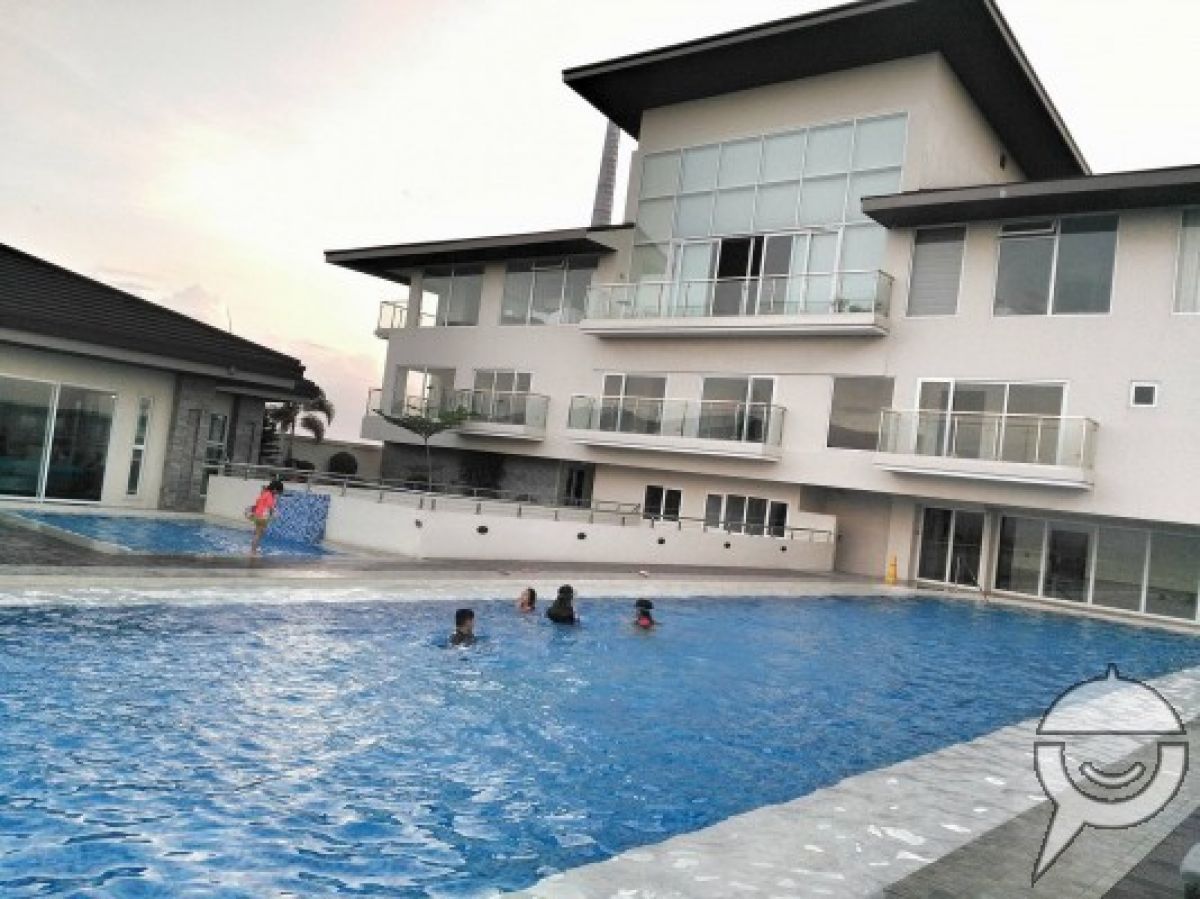 BACOLOD FURNISHED & SPACIOUS Studio Type Condo Unit for RENT08