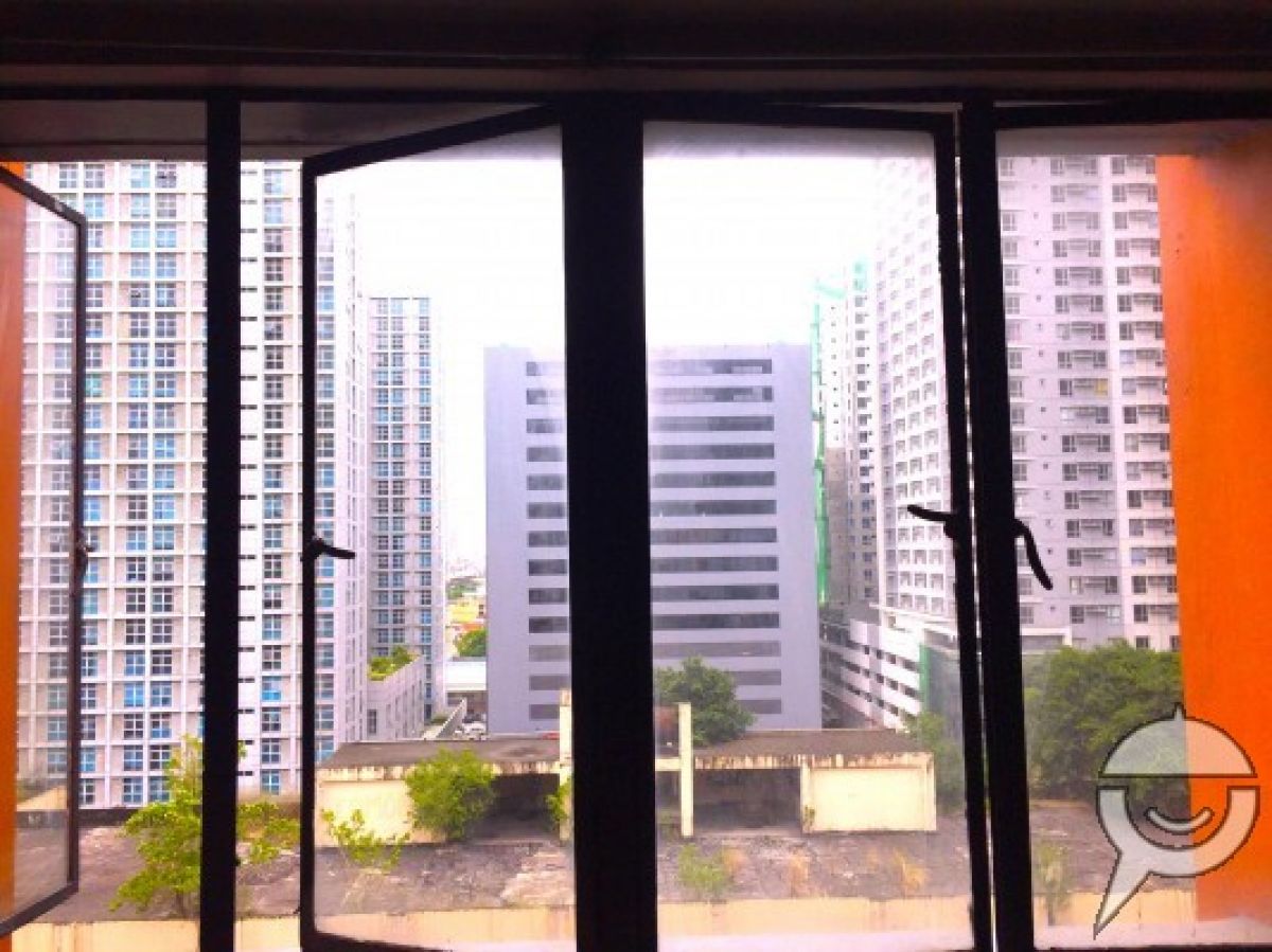 Cityland 8 Room condo sharing female near Cash and Carry move in June02
