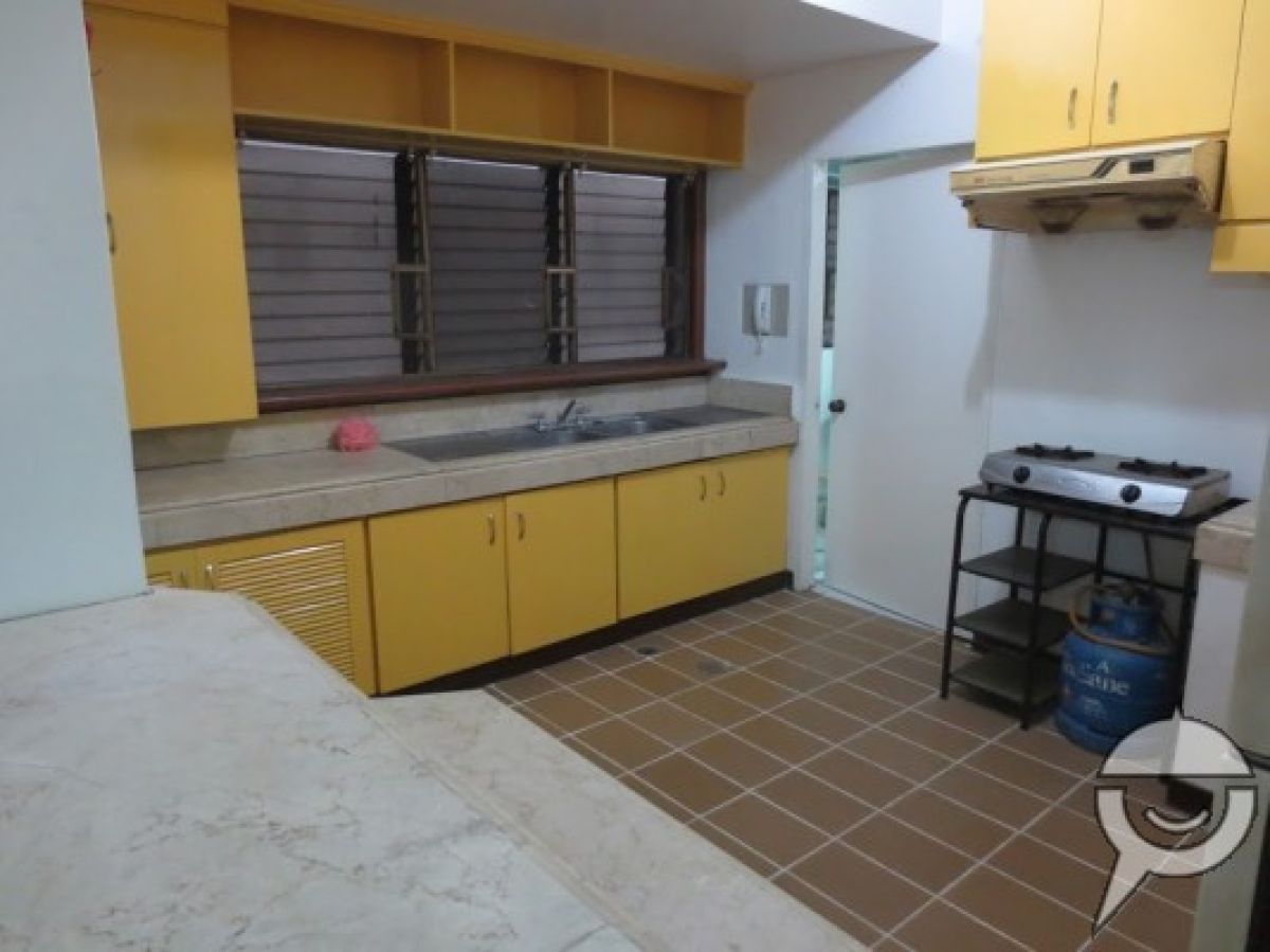 "3 Bedroom Condo Unit in Dela Costa, Makati City"08