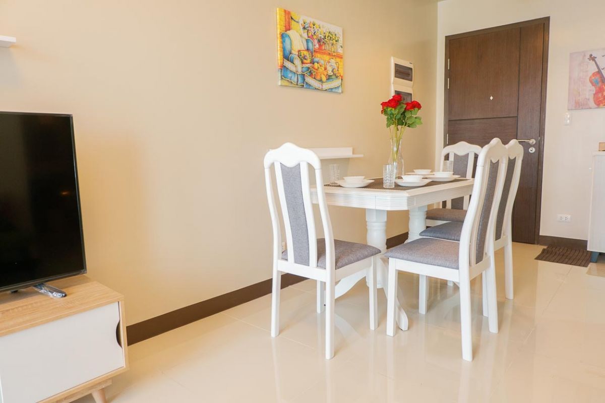 1 Bedroom fully furnished unit in The Florence Tower 1 Mckinley Hill Fort04