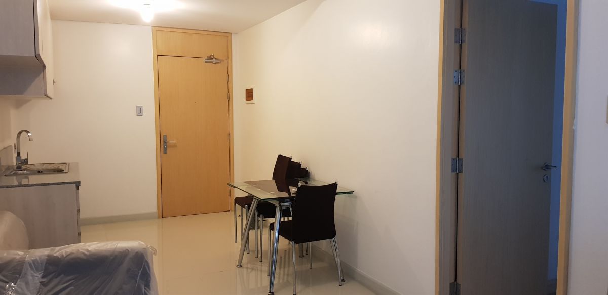 For rent 1 bedroom in Signa Designer Residences in Salcedo Village along Valero04