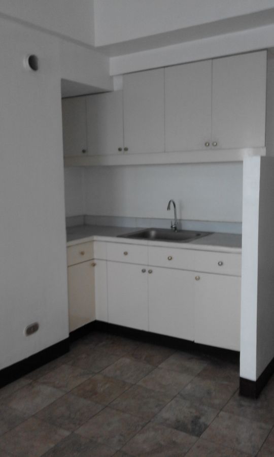 1 Bedroom Unit for Rent in Burgundy Westbay Tower02