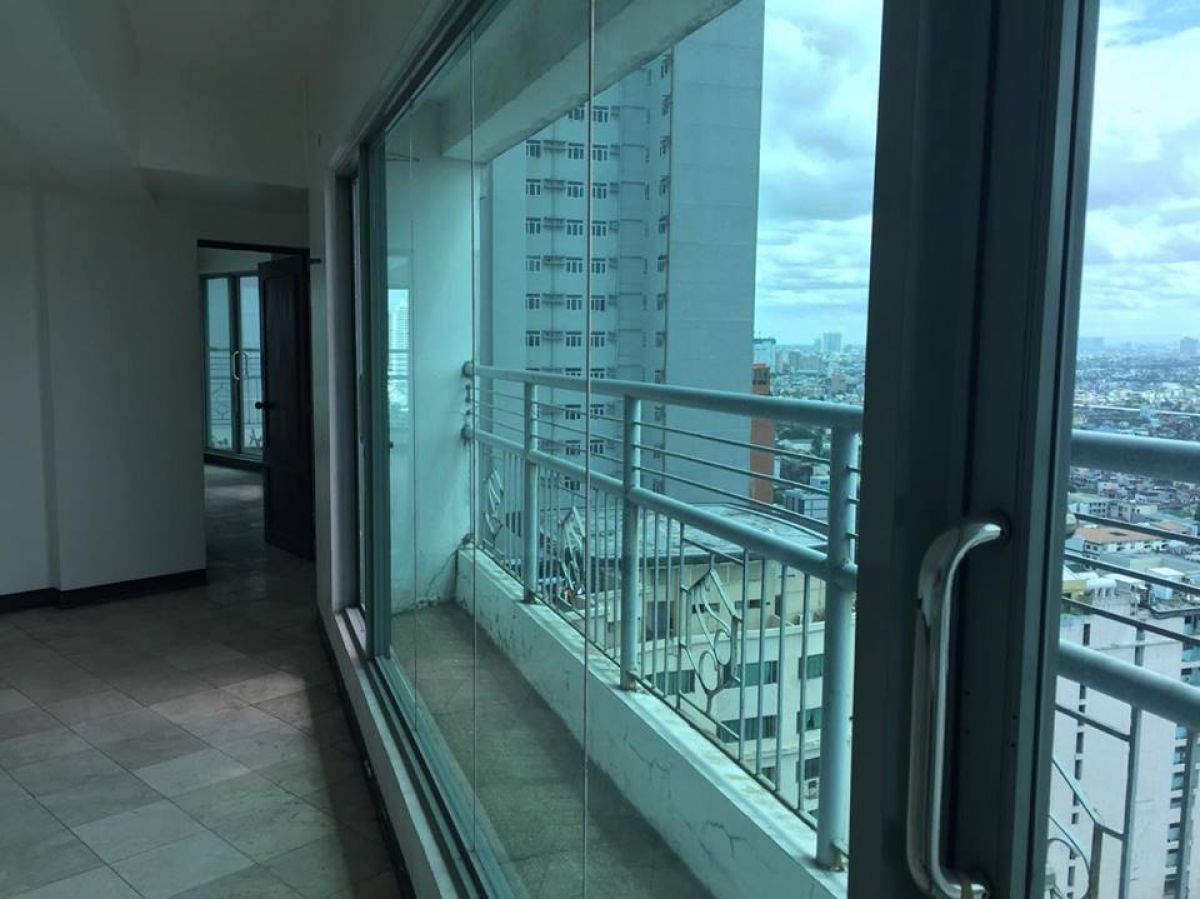 1 Bedroom Unit for Rent in Burgundy Westbay Tower02