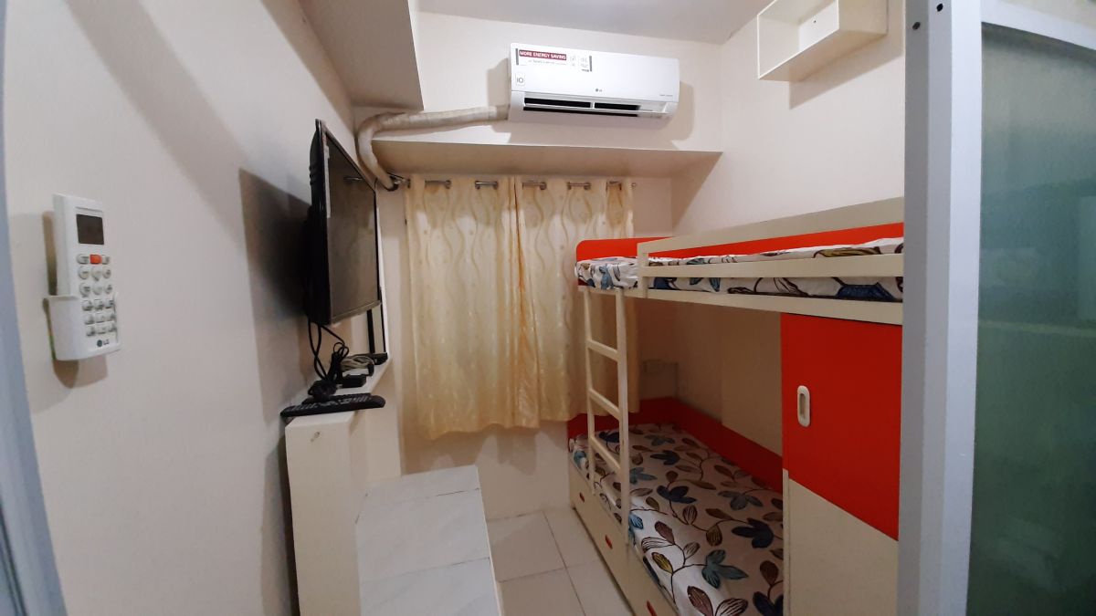 "1 studio type unit beside La Salle Taft for rent at Php 15,000/month"02