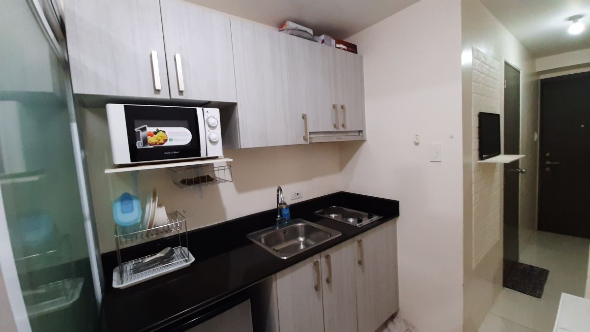 "1 studio type unit beside La Salle Taft for rent at Php 15,000/month"03