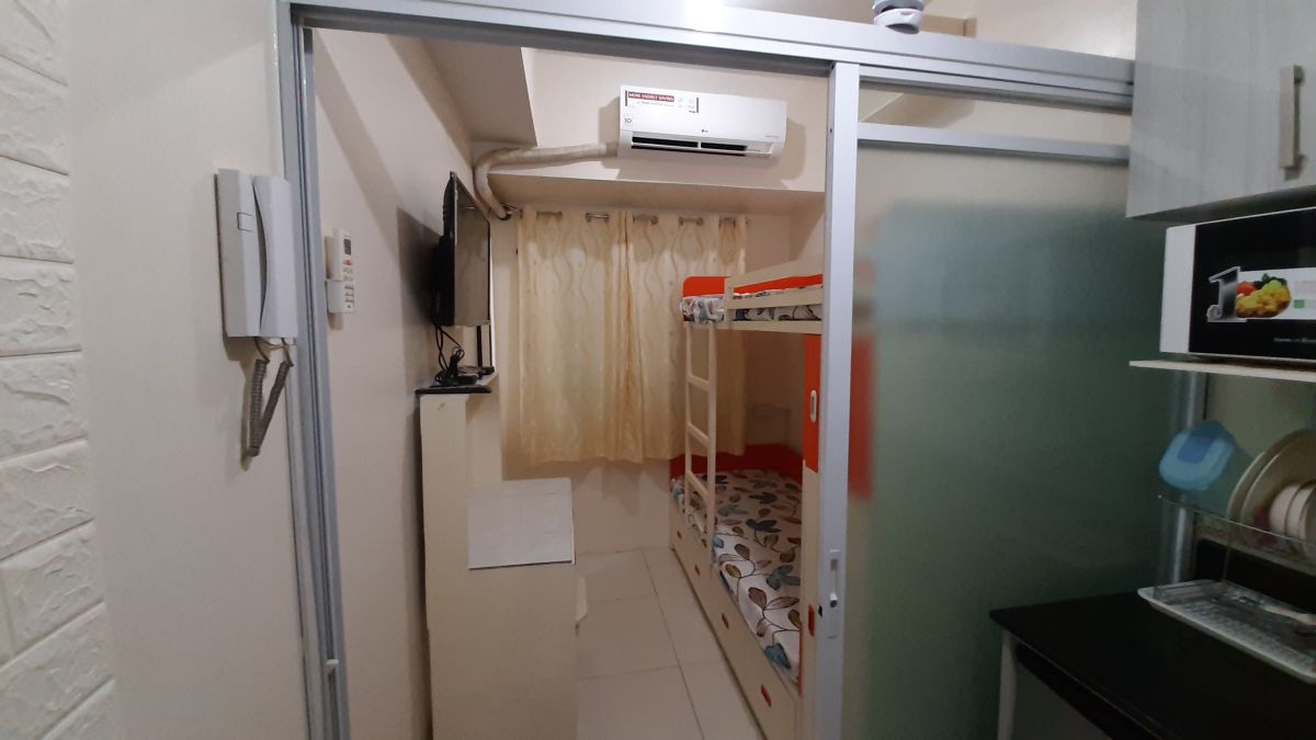 "1 studio type unit beside La Salle Taft for rent at Php 15,000/month"04