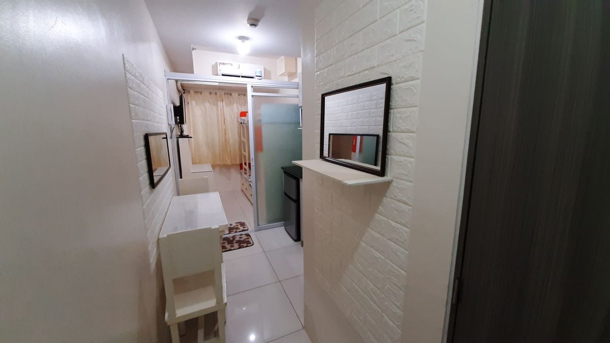 "1 studio type unit beside La Salle Taft for rent at Php 15,000/month"07