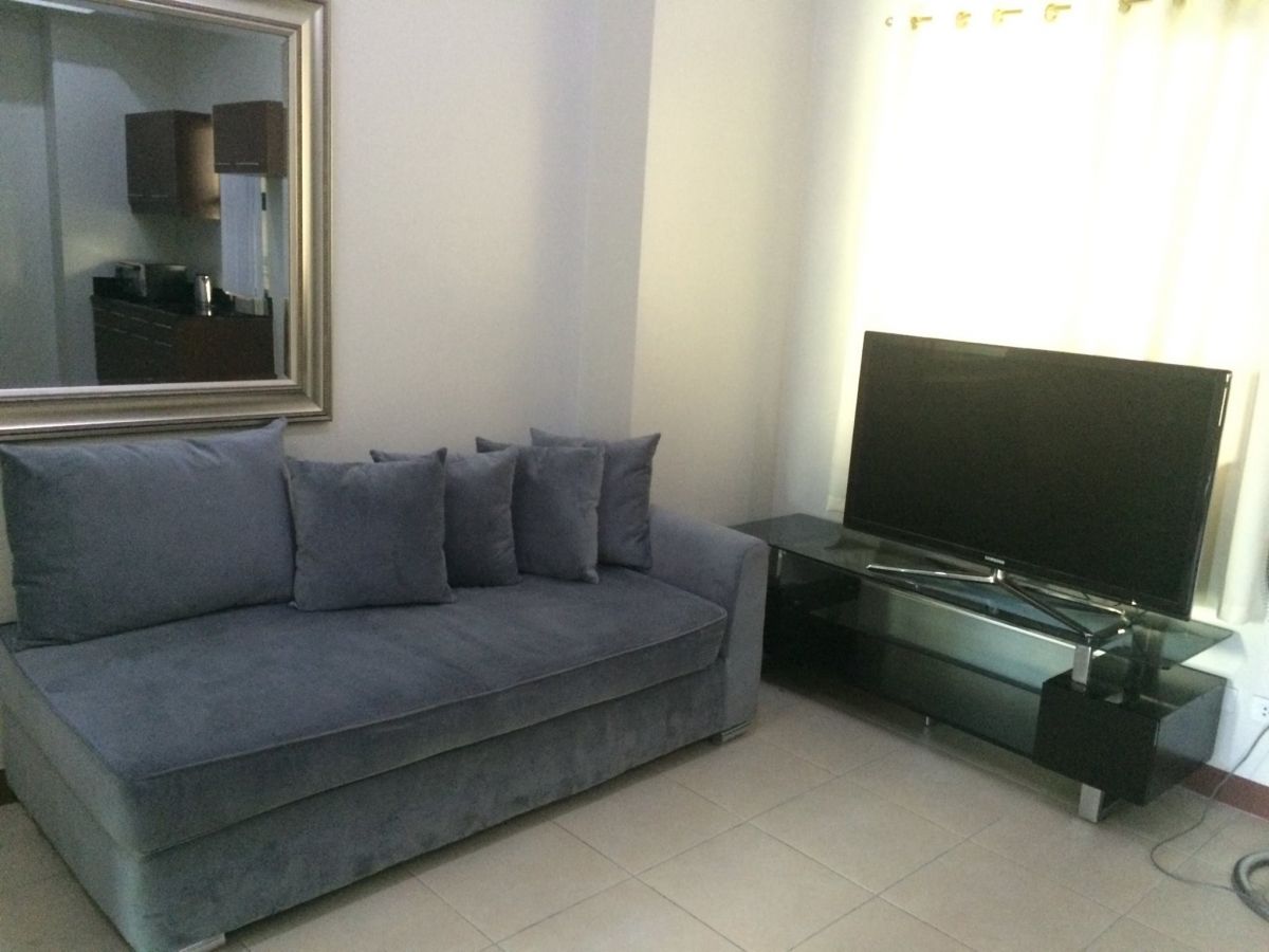2 Bedroom Penthouse unit with Balcony facing amenities02