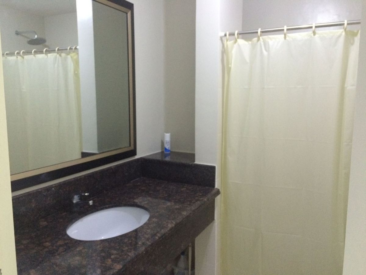 2 Bedroom Penthouse unit with Balcony facing amenities04