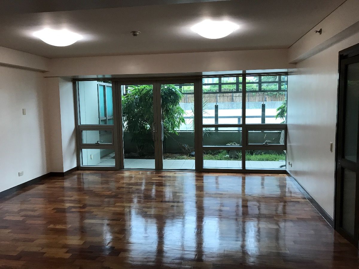 Makati 2 bedroom with maid's room and 2 parking slots. Inclusive of monthly dues06