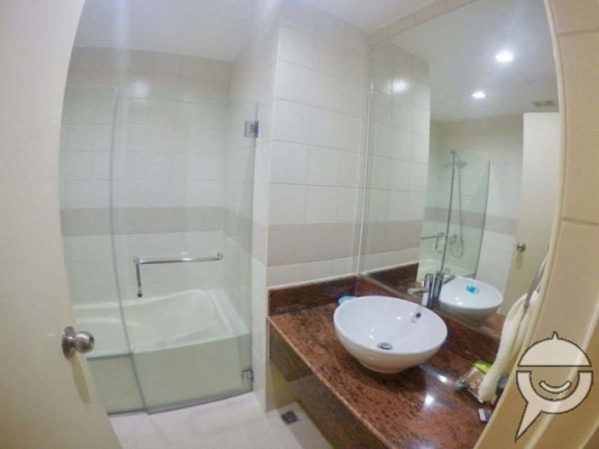 Fully furnished unit with 2 bedroom and toilet and bath06