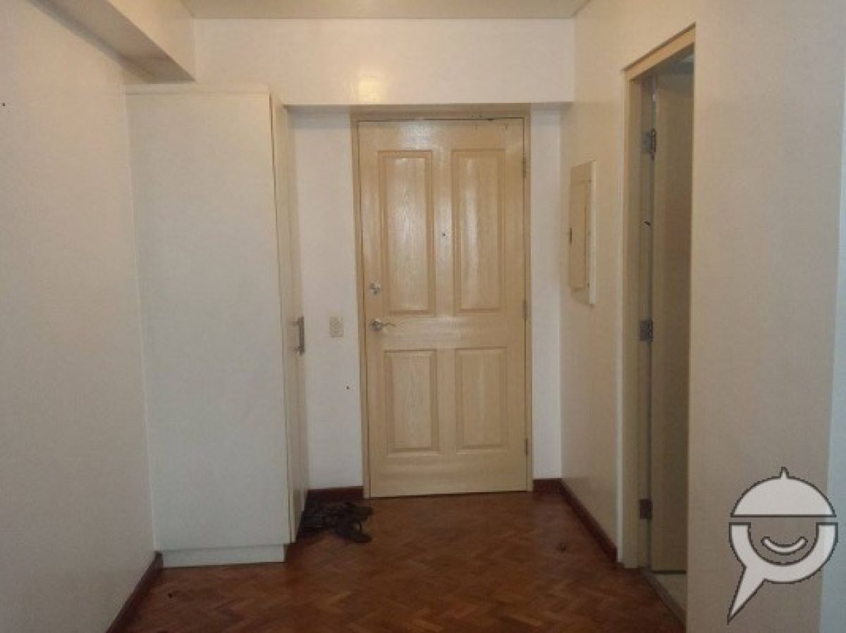 Condo for rent in Columns Ayala03
