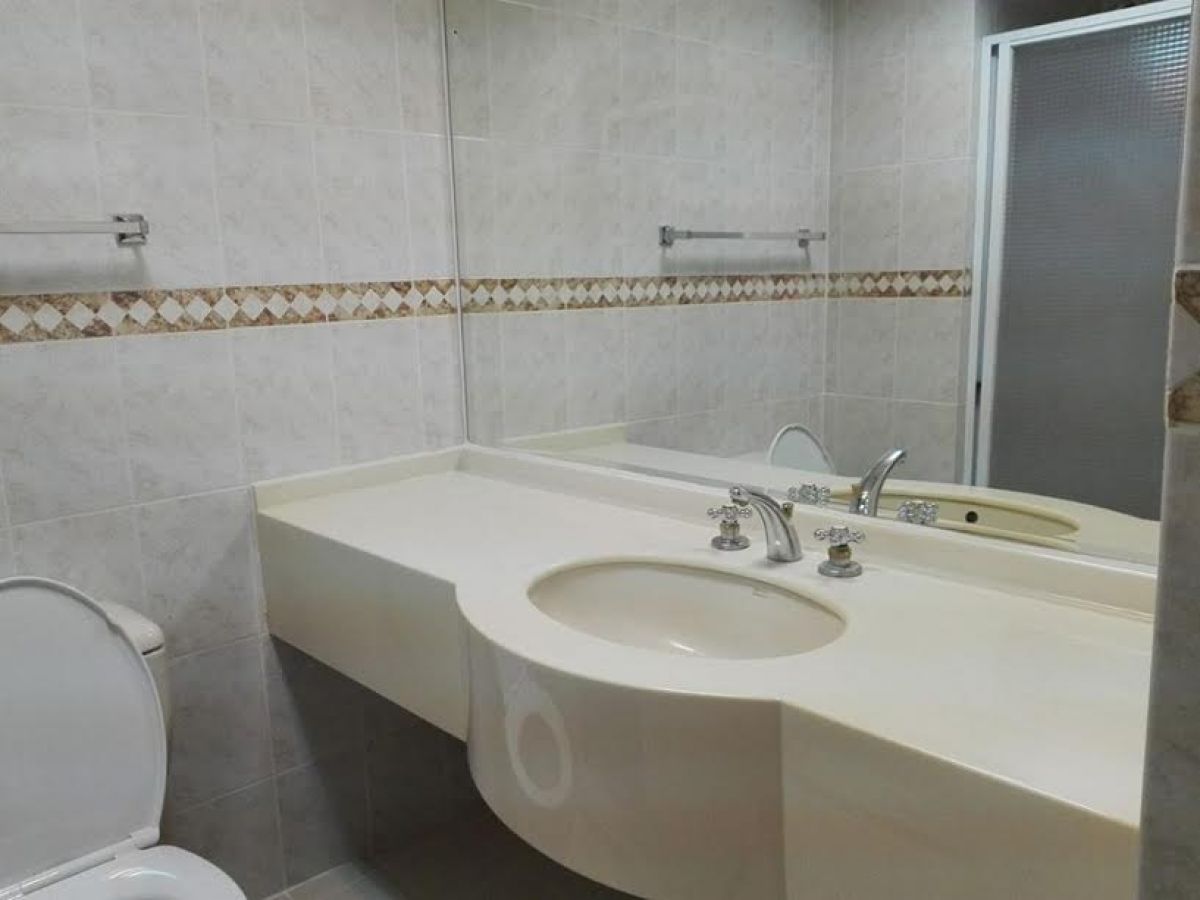 For Rent 2 bedroom fully furnished in Manhattan Square Makati04