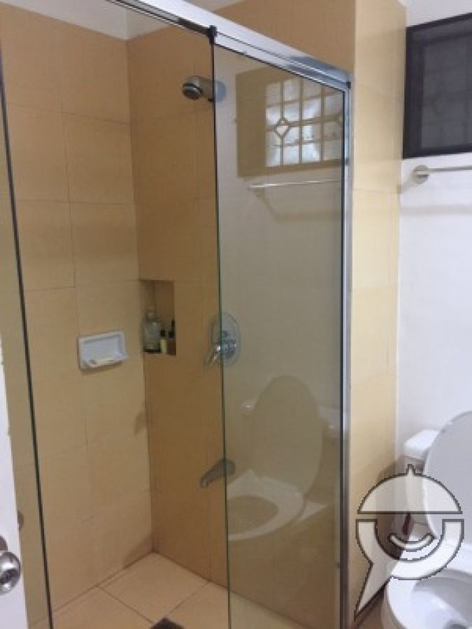 Condo for Rent at The Biltmore (Legazpi Village): 1BR 2TB w/ parking09