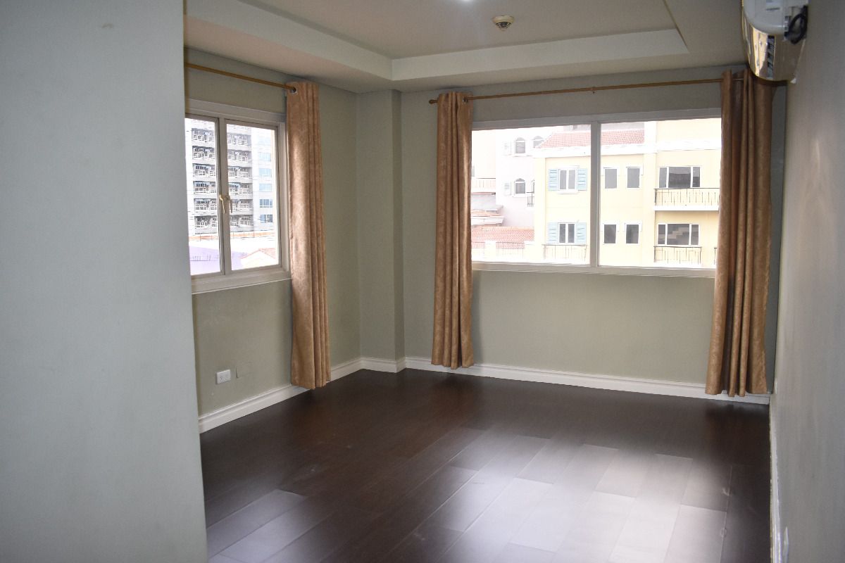 Mckinley Hill Garden Villas04