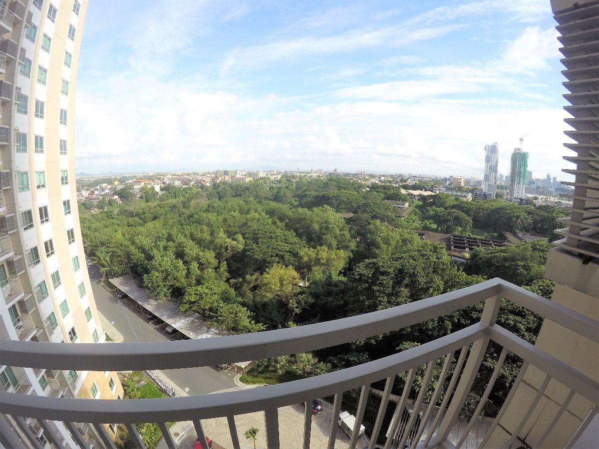 2 Bedroom Unit with Balcony and Parking in The Grove by Rockwell05