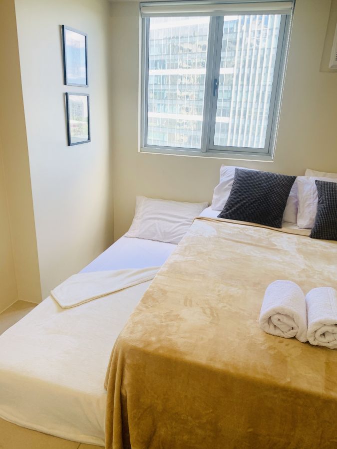 Avida Towers at 34th Street beside Uptown Mall04