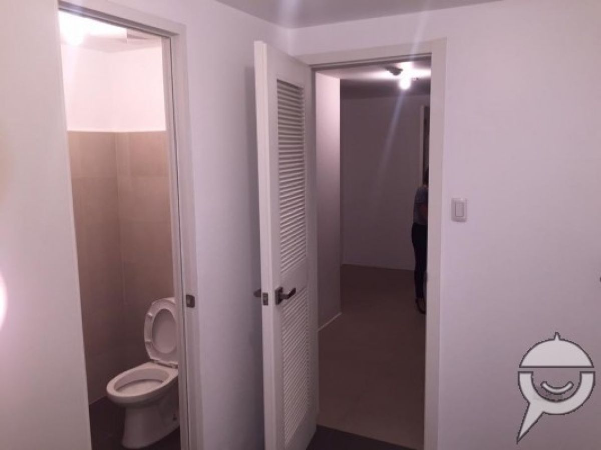 For Rent 2BR w/ balcony and Parking04