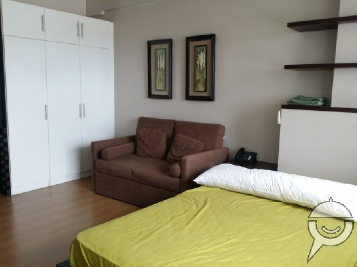 Studio Unit at The St. Francis Shangri-la Place01
