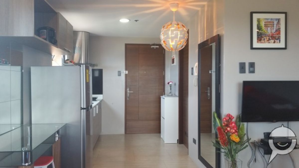Cozy&Near Mall Corner Studio Unit with WIFI06