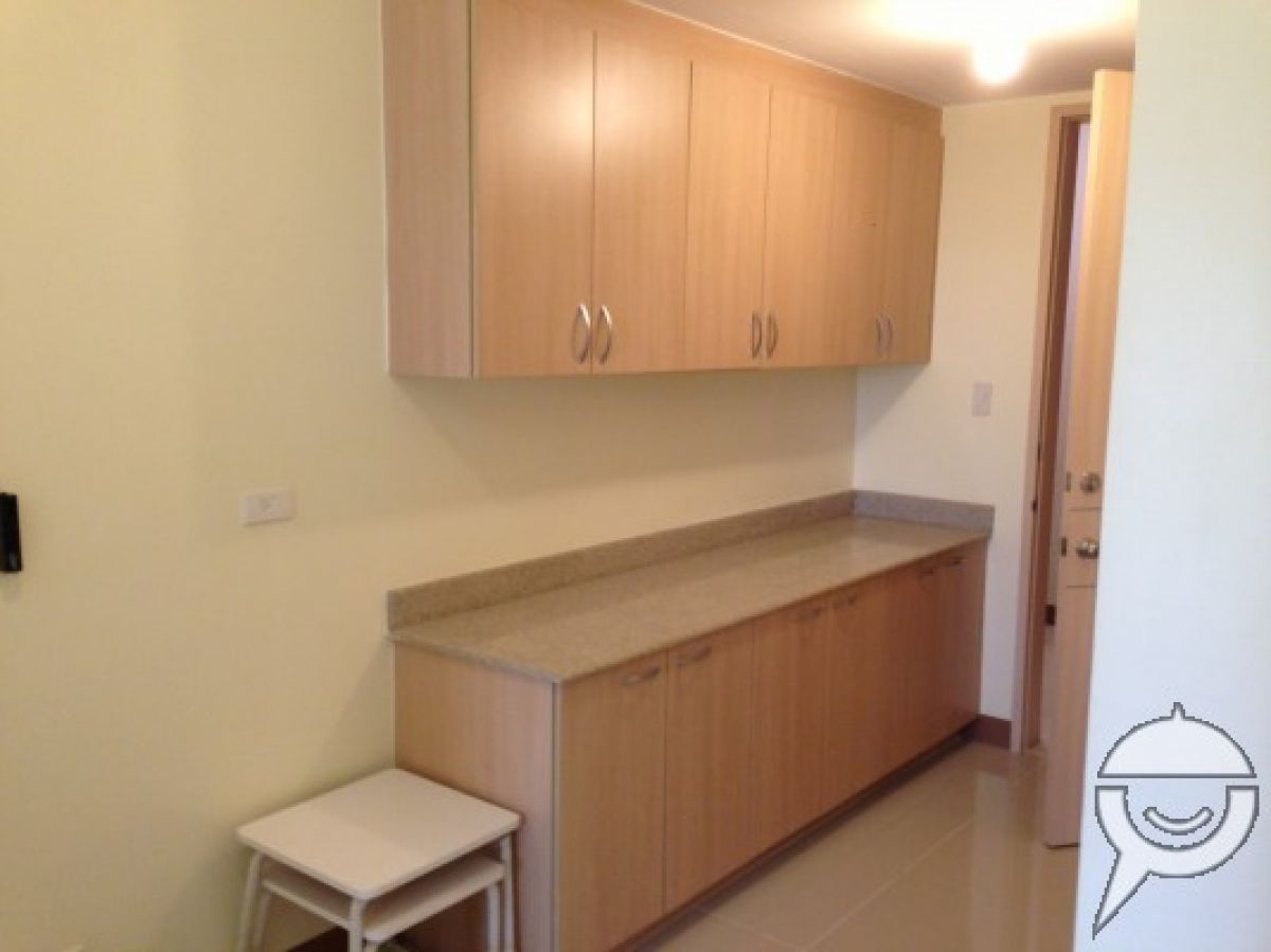 2 Bedroom For Rent in Field Residences07