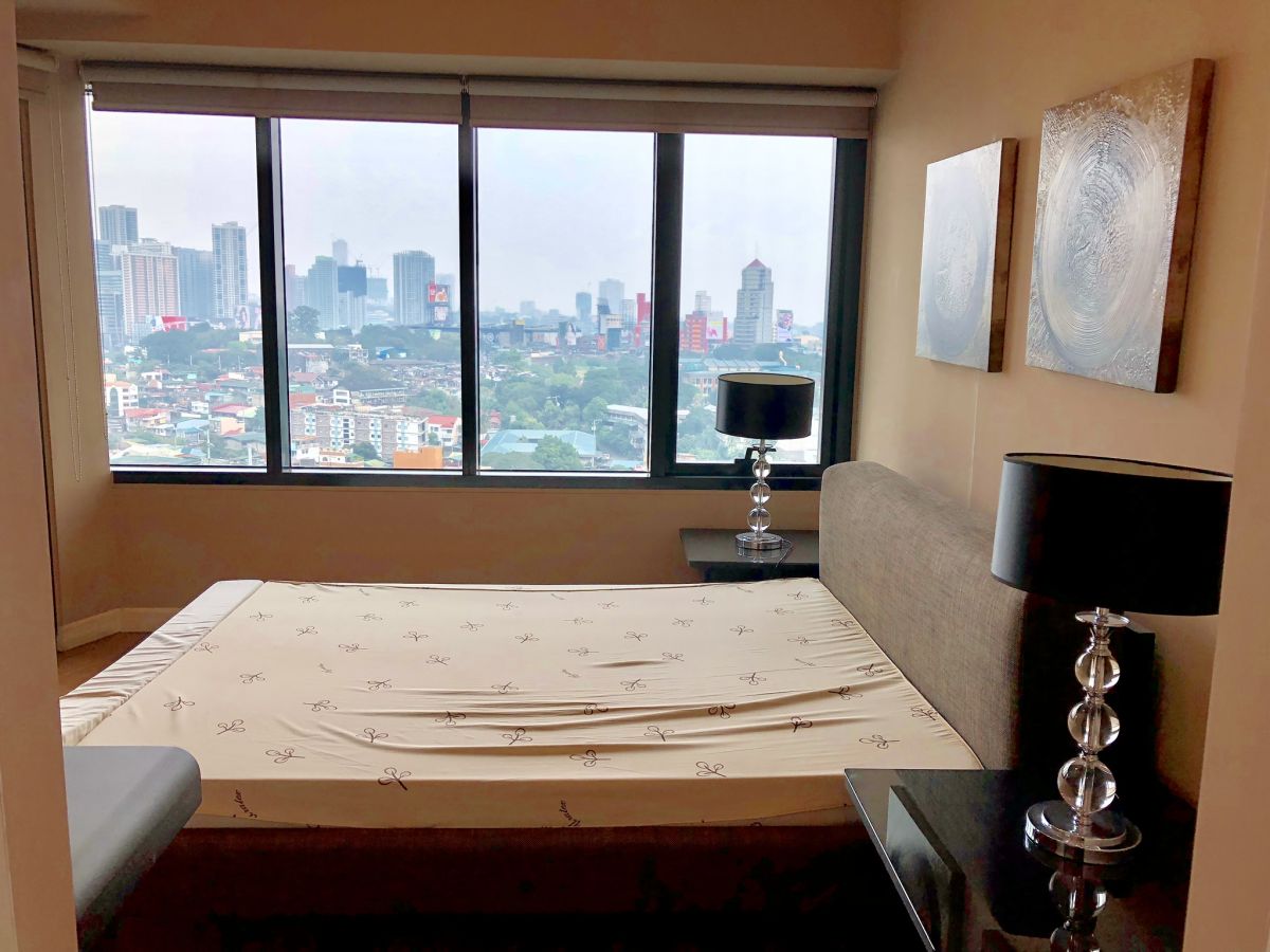 2 Bedroom Fully Furnished Condo for Lease at One Rockwell Makati05