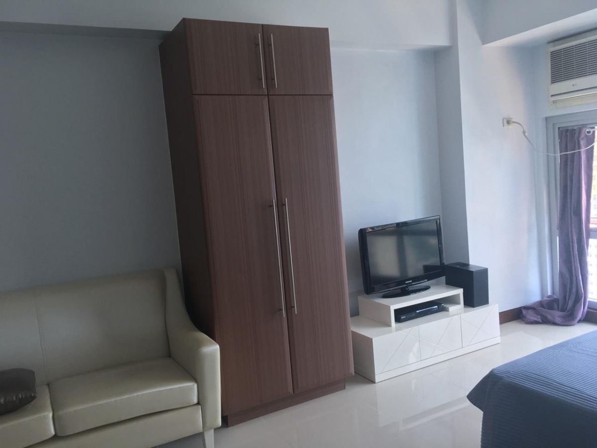 Studio Condo Unit For Rent in Greenbelt Madison Makati07