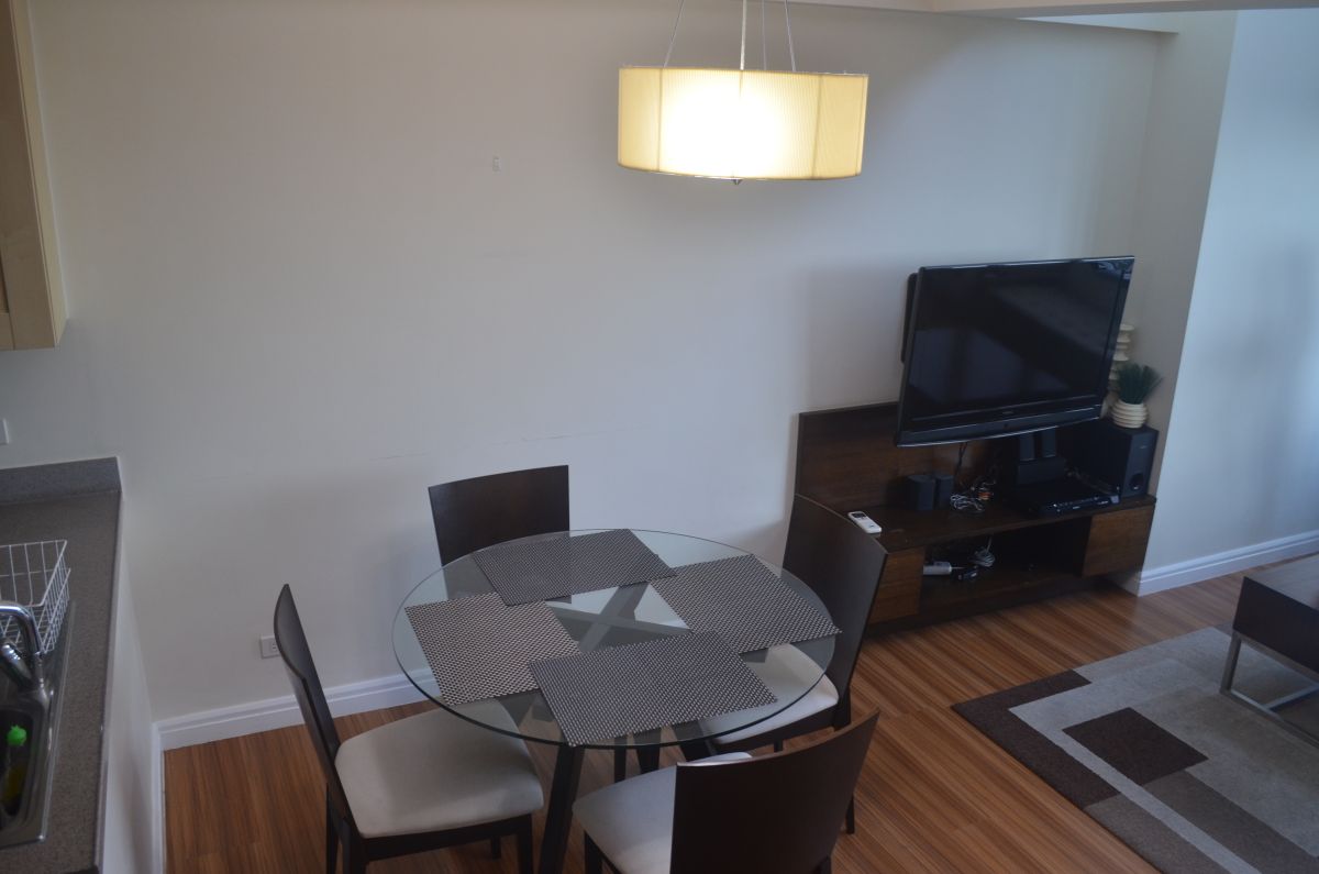 2 Bedrooms for Lease in One Rockwell West03