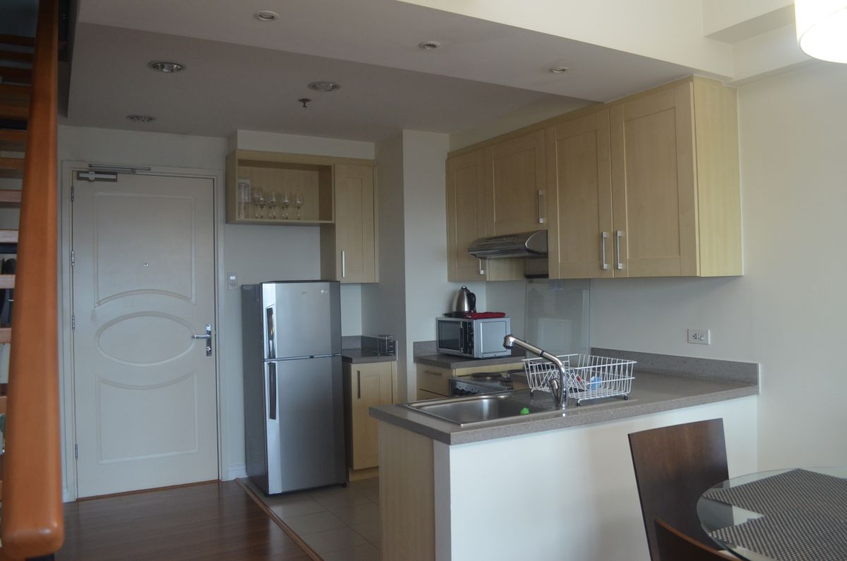 2 Bedrooms for Lease in One Rockwell West04