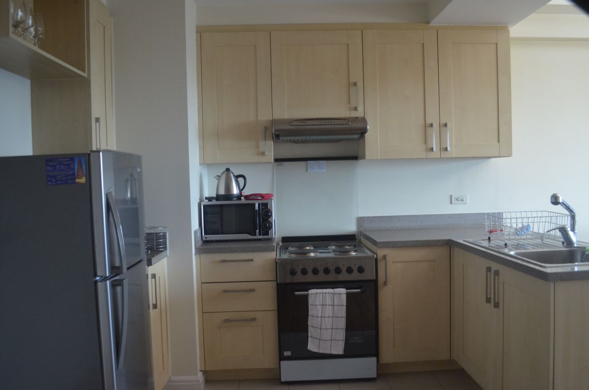 2 Bedrooms for Lease in One Rockwell West05