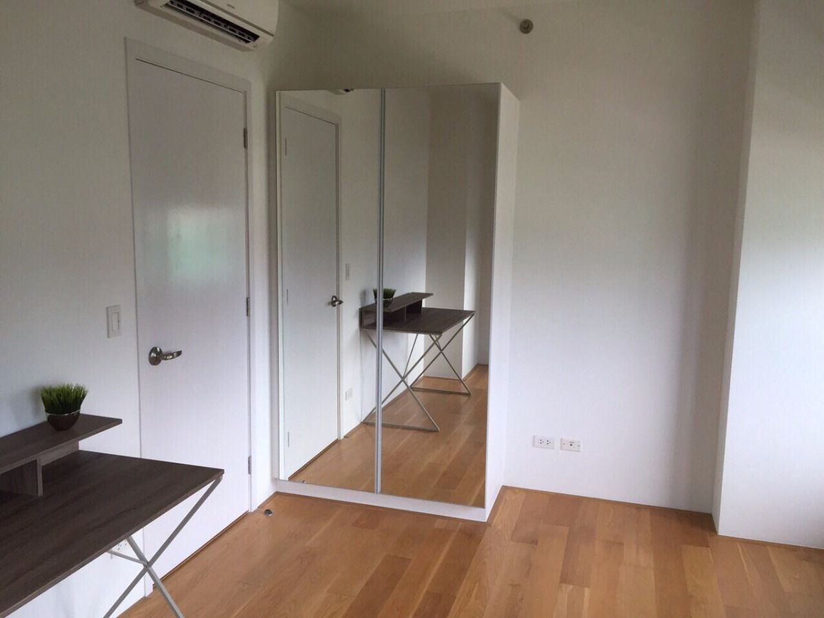 "JD 001 for lease 2BR fully furnished in Arya Residences, BGC for 150,000"04